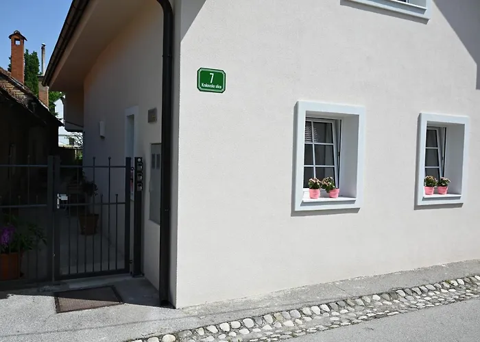 Krakovska Apartment *